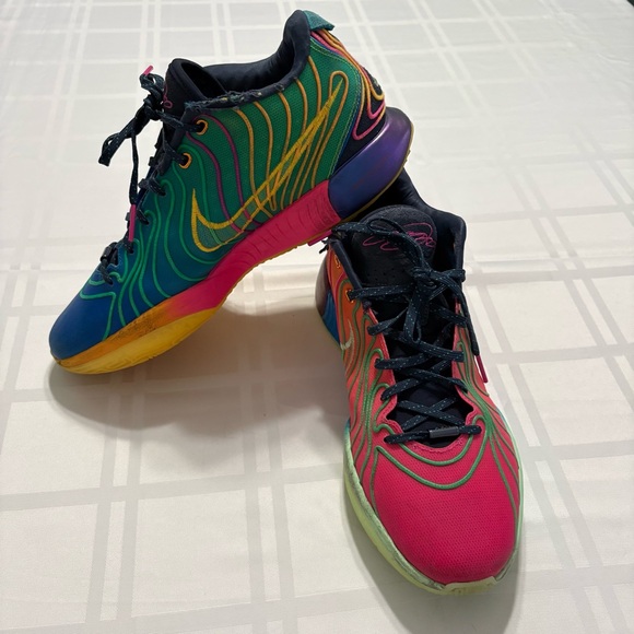 lebron james sneaker size